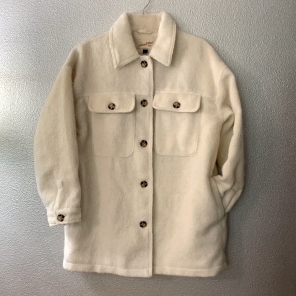 UNIVERSAL THREAD shacket style jacket button front chest/slip pockets